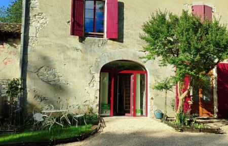 G&icirc;te n&deg;24G10959 Plaisance - Dordogne - l'entr&eacute;e du g&icirc;te