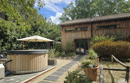 G&icirc;te n&deg;24G10284 Biron - Dordogne - photo