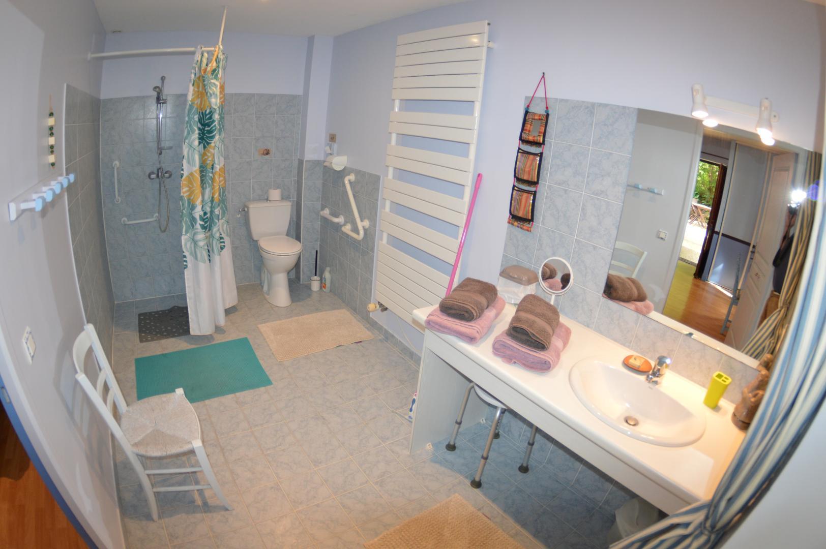 Salle de Bain adaptée PMR photo 20