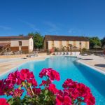 La piscine partag&eacute;e avec le camping